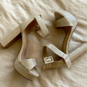 Dreampairs NWOT Gold Glittery Platform Heels